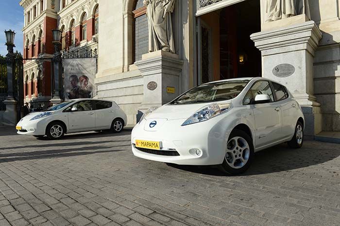Los dos Nissan Leaf del que se incorporan a la flota del MAPAMA