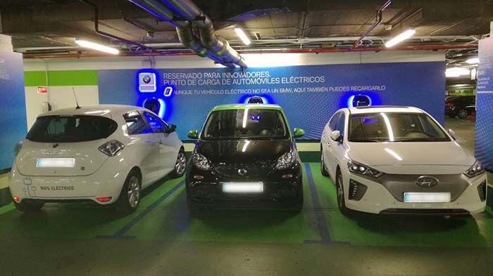Los puntos de recarga de BMW y El Corte Inglés los podrán usar otros modelos del mercado