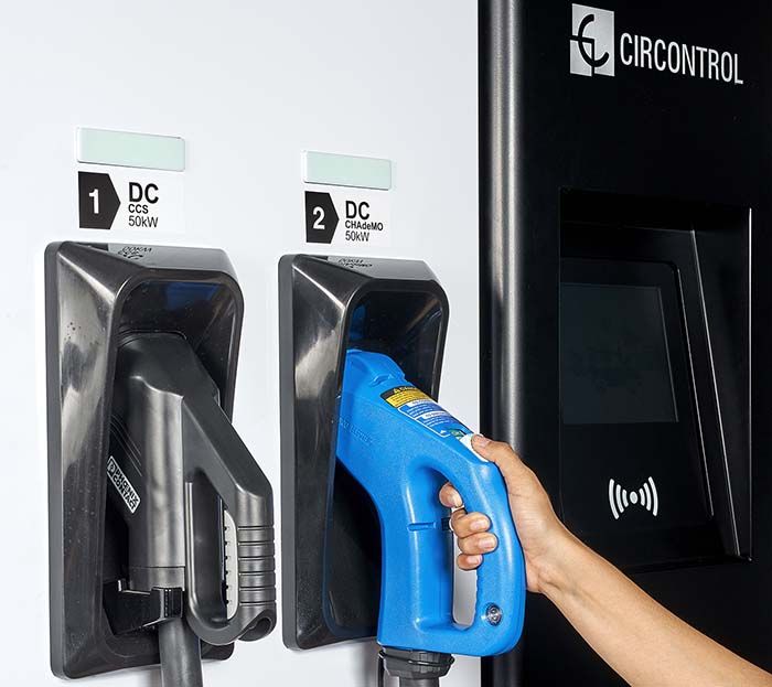 Configuración de dos mangueras del Circontrol Raption 50 - CHAdeMO y CCS