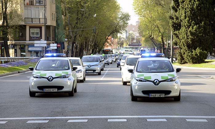 El precio de los coches eléctricos es la principal barrera para su adopción, según los españoles