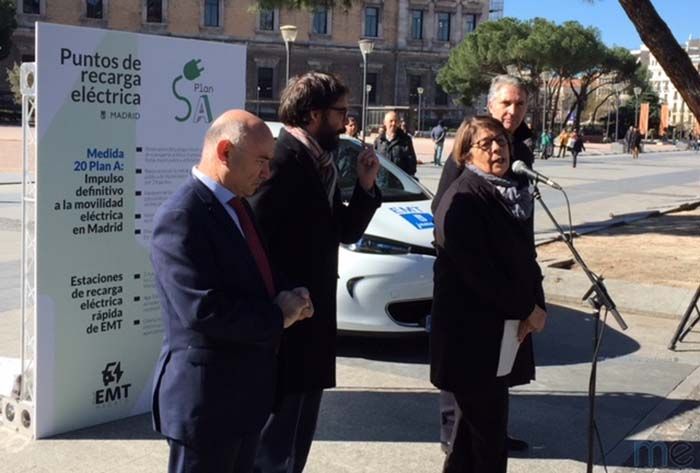 Inés Sabanés, Delegada del Área de Medio Ambiente y Movilidad del Ayuntamiento y Álvaro Heredia, Gerente de EMT