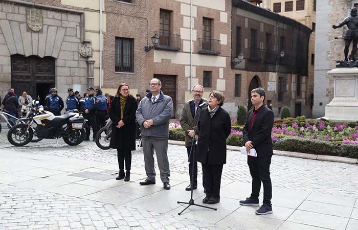 Inés Sabanés, delegada de Medio Ambiente y Movilidad, Jorge García Castaño delegado de Economía y Hacienda y Javier Barbero delegado de Salud, Seguridad y Emergencias