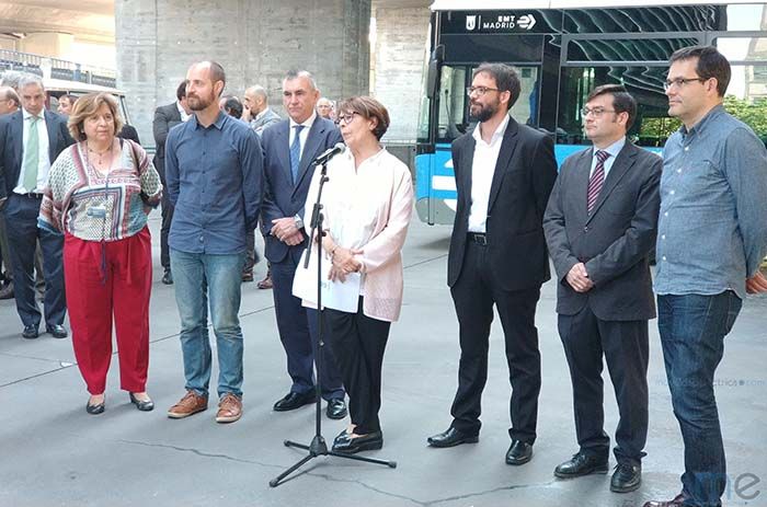 Inés Sabanés y Álvaro Fernández de Heredia en la presentación de la nueva imagen corporativa de la EMT