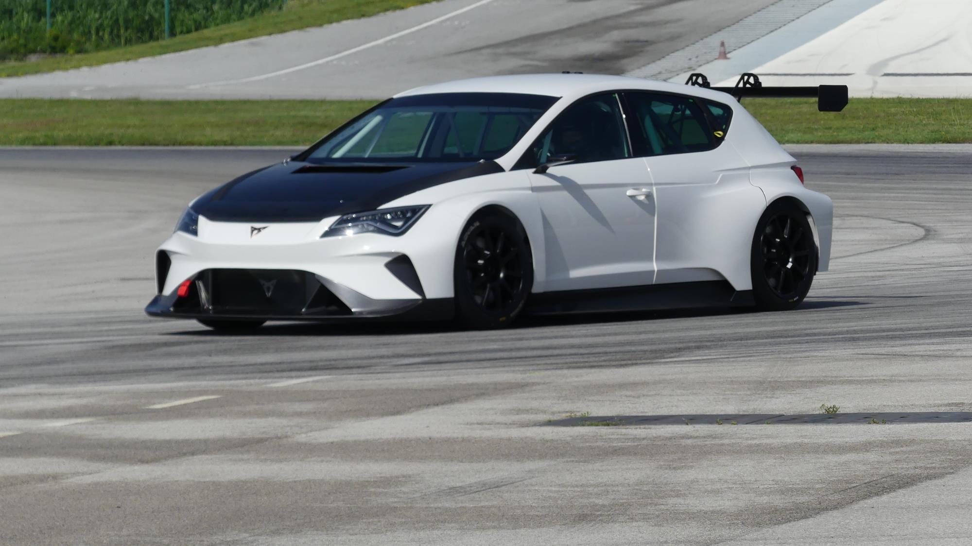 CUPRA e-RACER.