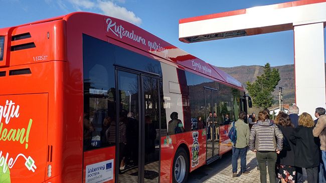 La línea 1 tiene 12 kilómetros. La autonomía de los autobuses es suficiente para cubrir el trayecto