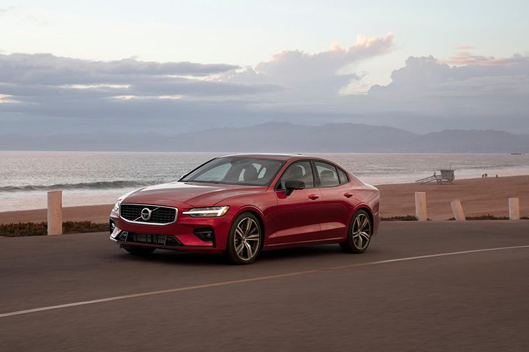 Nuevo Volvo S60, una de cuyas versiones es híbrido-enchufable.