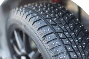 420 clavos fueron necesarios para los neumáticos del e-Racer