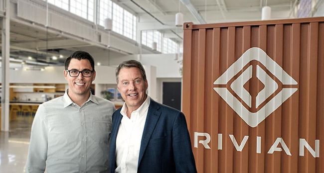 RJ Scaringe, fundador y CEO de Rivian, y Bill Ford, presidente ejecutivo de Ford