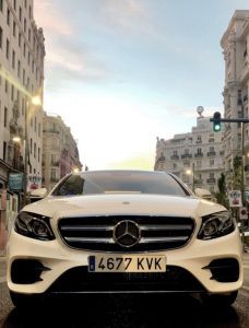 El nuevo Clase E 300 de incorpora un motor diésel de última generación. El consumo del vehículo está homologado en 1,7 l/100 km.