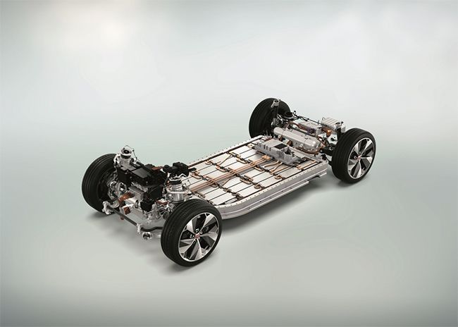 El ganador de la categoría de entre 350PS y 450PS (CV) fue el tren de potencia eléctrico del I-PACE de Jaguar Land Rover.
