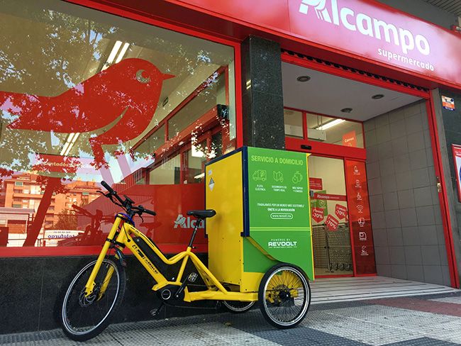 Revoolt realiza la entrega de última milla, o último kilómetro, con vehículos eléctricos ligeros, no contaminantes.