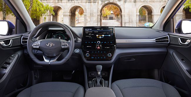 Interior renovado del IONIQ.