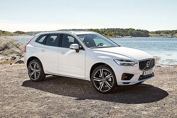 2020 Volvo XC60 T8 Momentum (PHEV)
