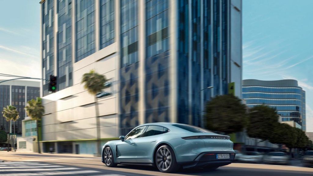 Porsche Taycan, el coche eléctrico más popular entre los internautas