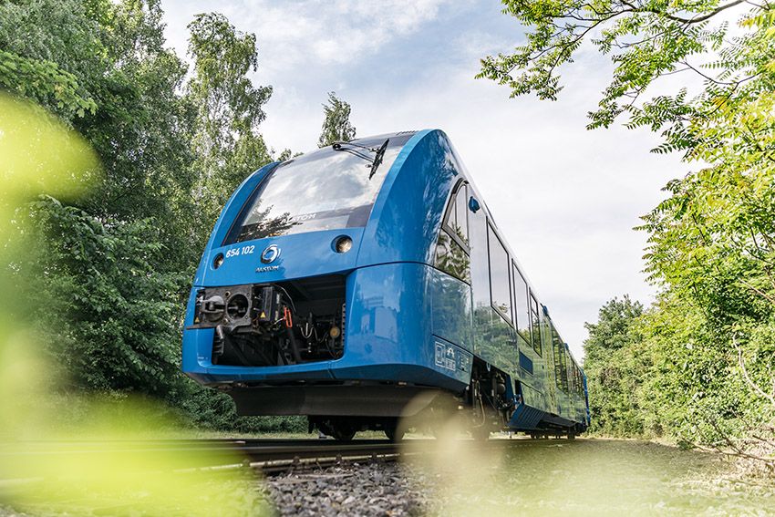 Coradia iLint de hidrógeno, una posible alternativa a las locomotoras diésel en líneas sin electrificar.