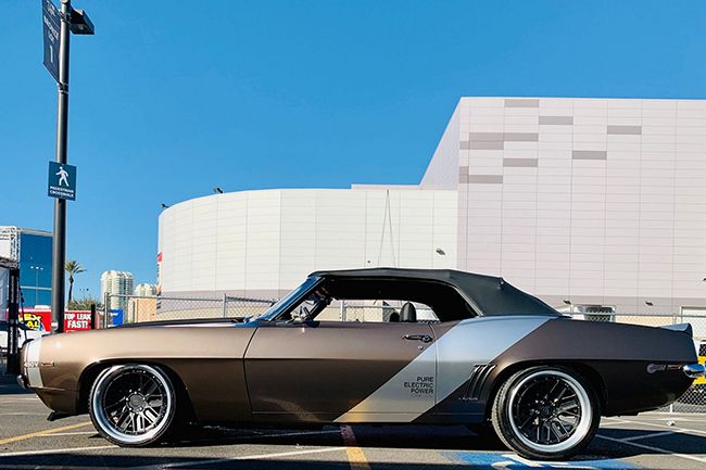 Camaro de 1969 con el kit de conversión de Xing Mobility.