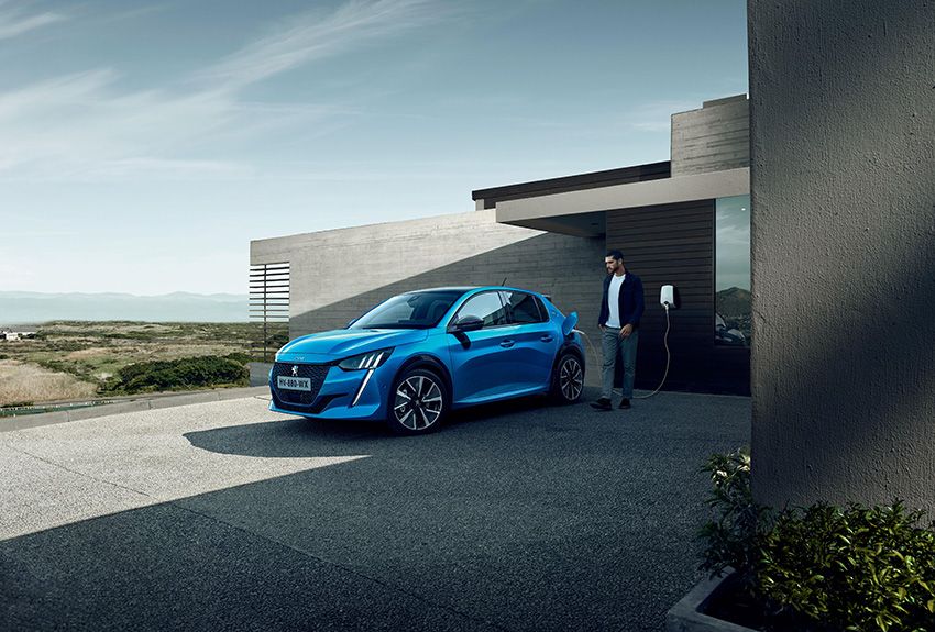 Cero emisiones, cero ruidos, cero vibraciones, cero olores, cero cambios de marchas... definen al nuevo Peugeot e-208.