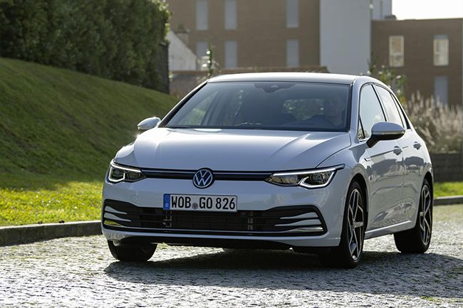 El exitoso Volkswagen Golf, en su octava generación, incorpora  5 motores electrificados con tres etiquetas “ECO” y dos “CERO”.