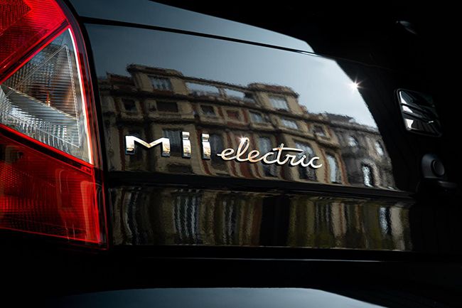Conducir un coche eléctrico en las ciudades cada día ofrece más ventajas.