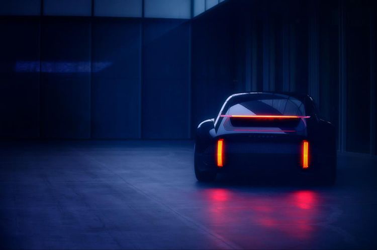 El teaser deja ver la bella silueta del Hyundai Prophecy, el nuevo concept eléctrico de la marca.