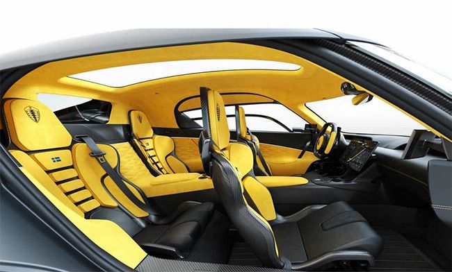 El interior del Koenigsegg Gemera es amplio y minimalista.