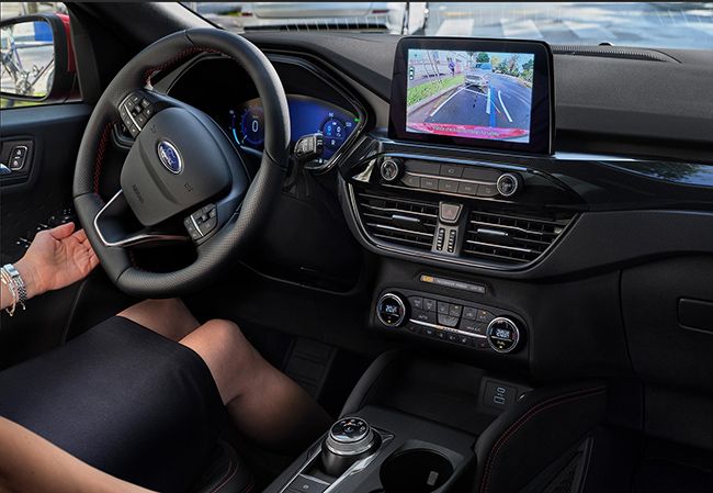 Interior del nuevo Ford Kuga híbrido enchufable.