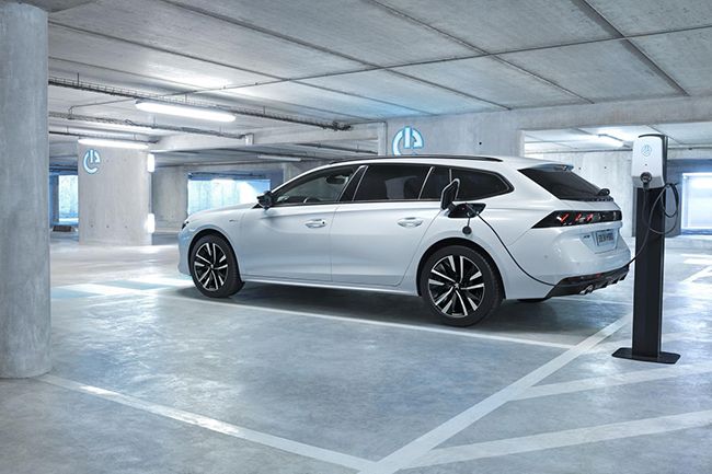 Peugeot 508 PHEV SW. recarga hibridos enchufables