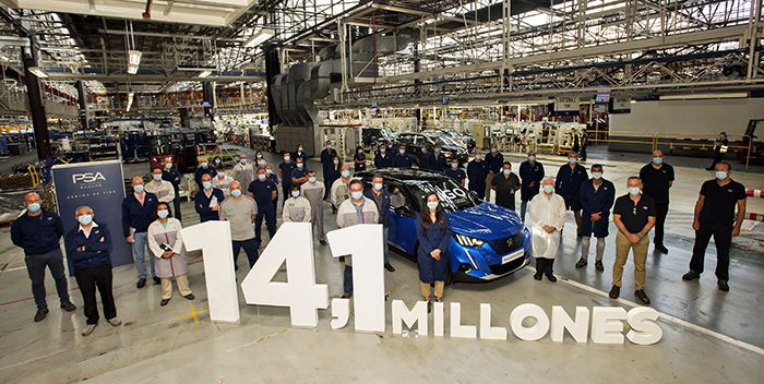 Vigo celebra un nuevo hito: la fabricación del vehículo 14,1 millones, un Peugeot e-2008.