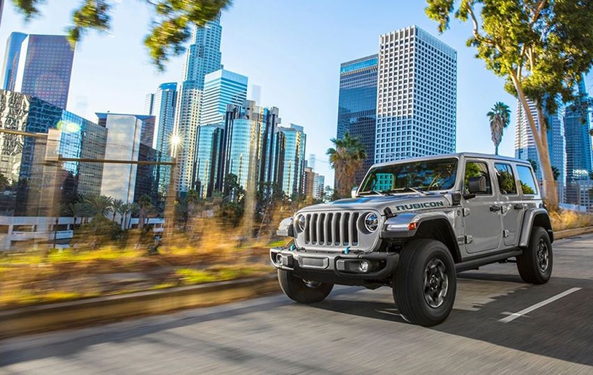 El nuevo Jeep Wrangler 4xe ha mejorado sus legendarias capacidades off road, gracias, entre otras cosas, a sus dos motores eléctricos.