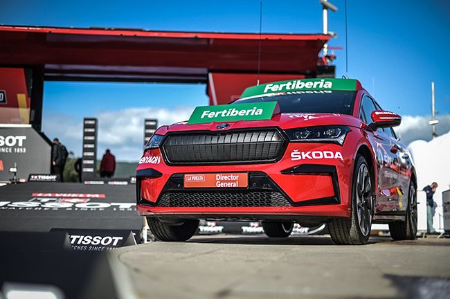 El SUV eléctrico se ha adaptado para participar como centro de control móvil en la Vuelta.