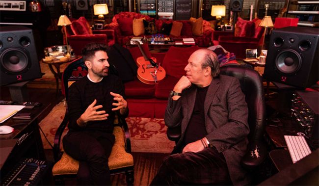 Hans Zimmer y el ingeniero de sonido de BMW Renzo Vitale.