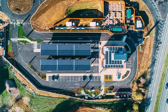 La energía de los cargadores es toda de origen renovable.