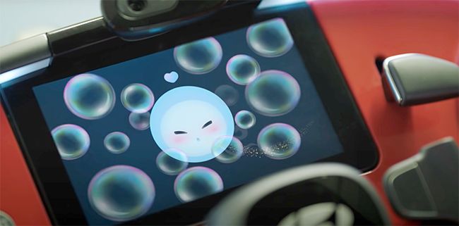 El coche incorpora diferentes sistemas que ayudan a relajar a los pequeños.