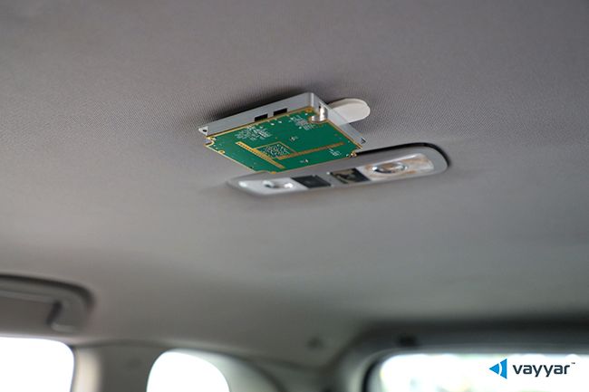 Puede ir instalado, perfectamente, en el techo del vehículo.