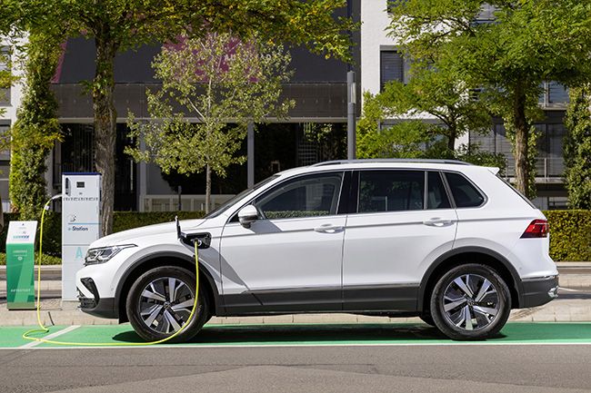 El precio de la versión PHEV parte de 43.860 euros.