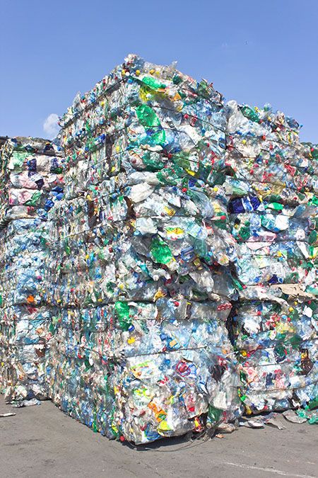 El proceso de reciclaje de Carbios incluye todo tipo de residuos plásticos coloreados o incoloros.