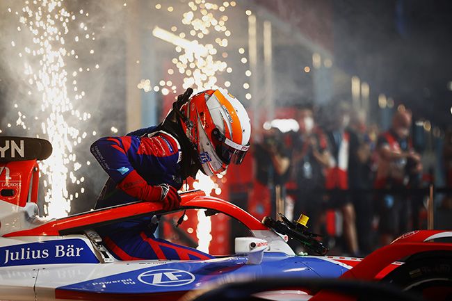 Alex Lynn (GBR), Mahindra Racing, se llevó la victoria en la carrera 13.