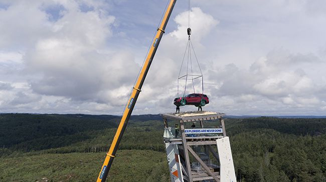 Ford Explorer sobre la torre OVER