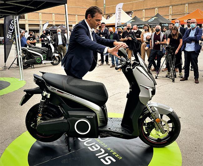 Carlos Sotelo, CEO de Silence, presentando la S01 Plus.