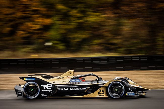 25 Jean-Eric Vergne, con el rediseñado DS E-Tense FE21.
