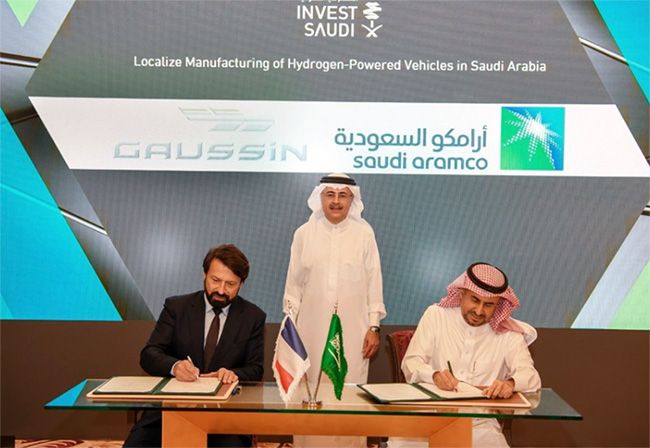 Firma del acuerdo entre Aramco y Gaussin. Foto: Gaussin.