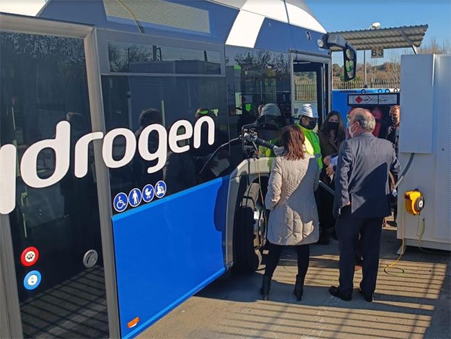 Repostaje del autobús.