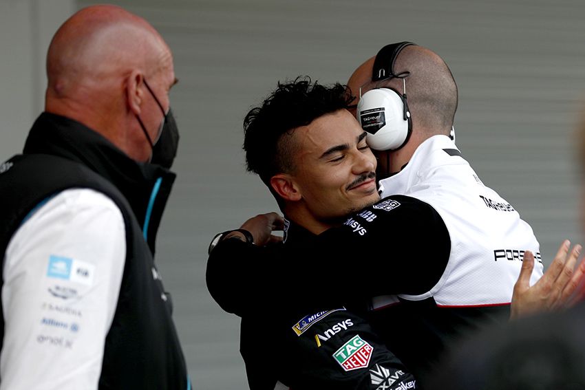 Pascal Wehrlein (DEU), Tag Heuer Porsche, tras la victoria en Ciudad de México.