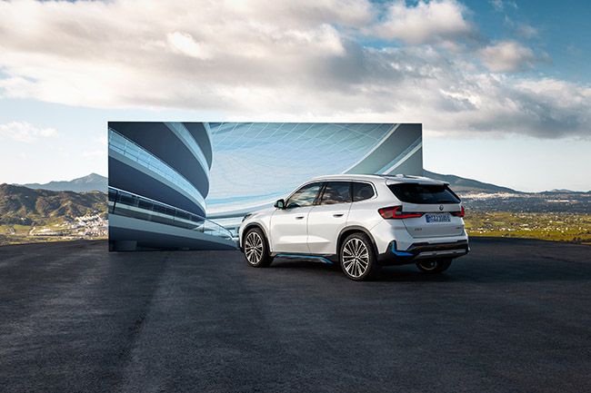 BMW iX1 trasera