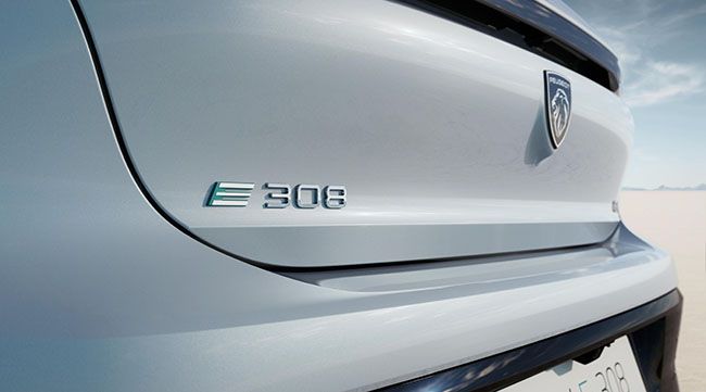 La gama 308 se electrifica