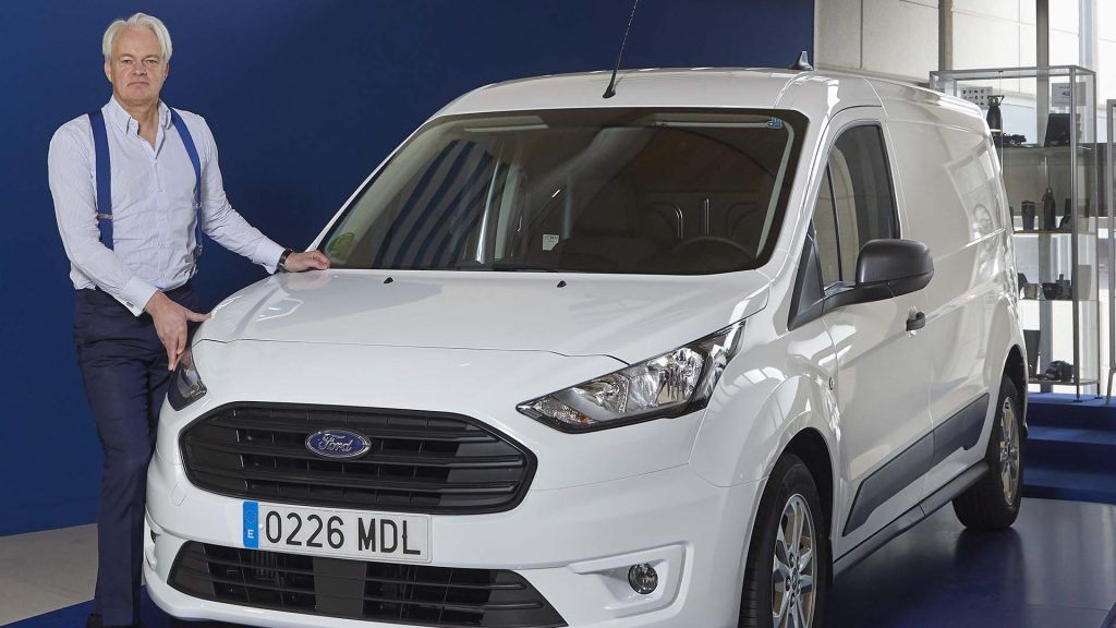 Hans Schep, junto al Ford Transit Connect