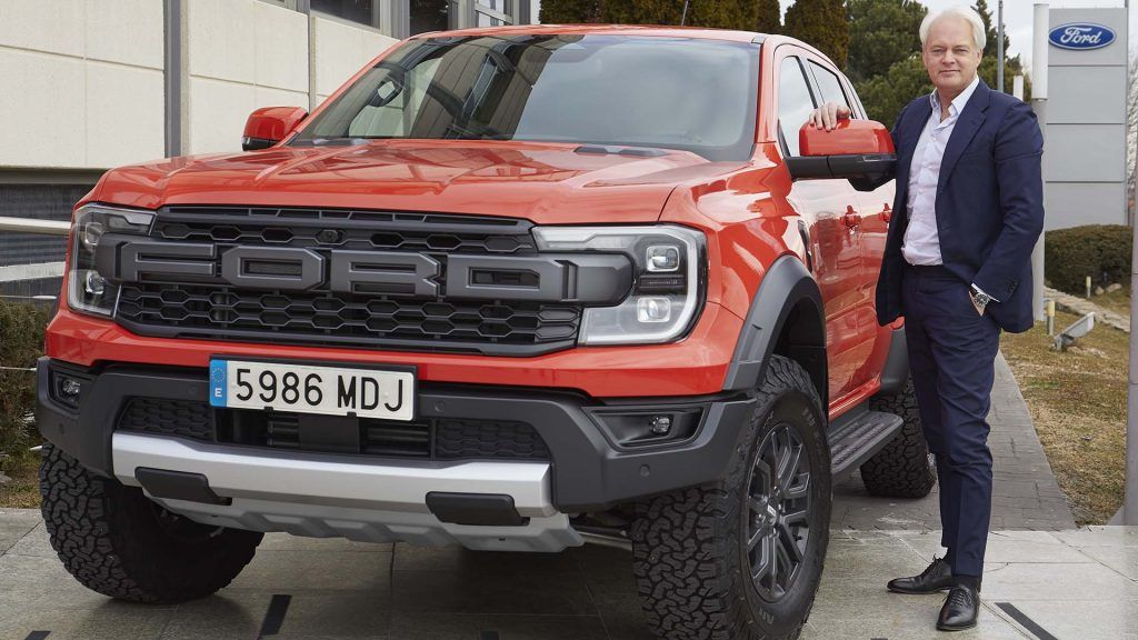 Hans Schep, junto al Ford Ranger Raptor.