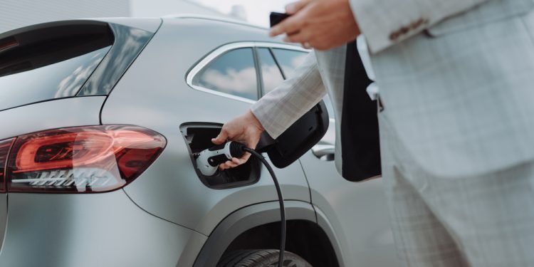 cargar coche eléctrico en un enchufe normal