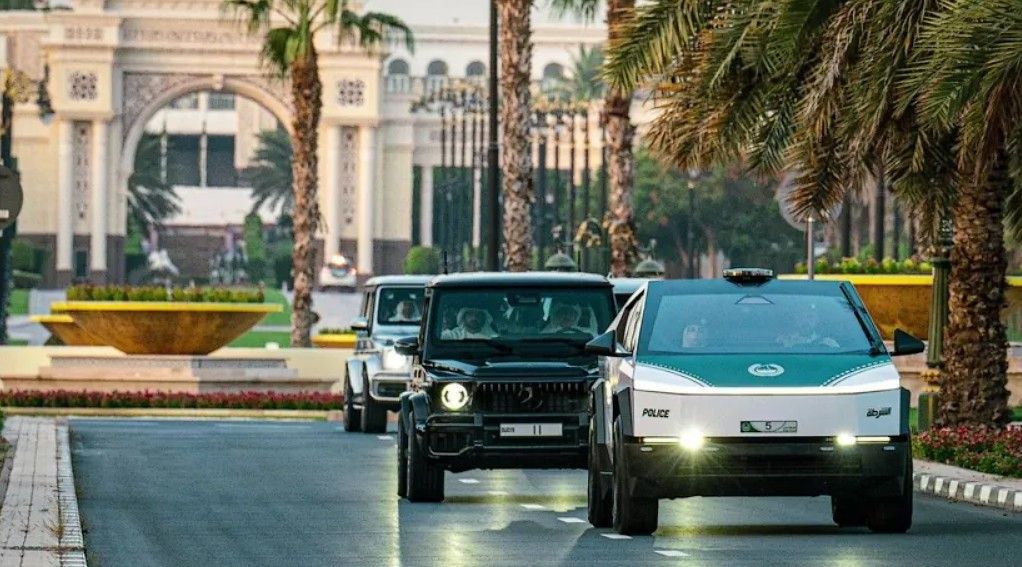 Tesla Cybertruck Policía Dubai