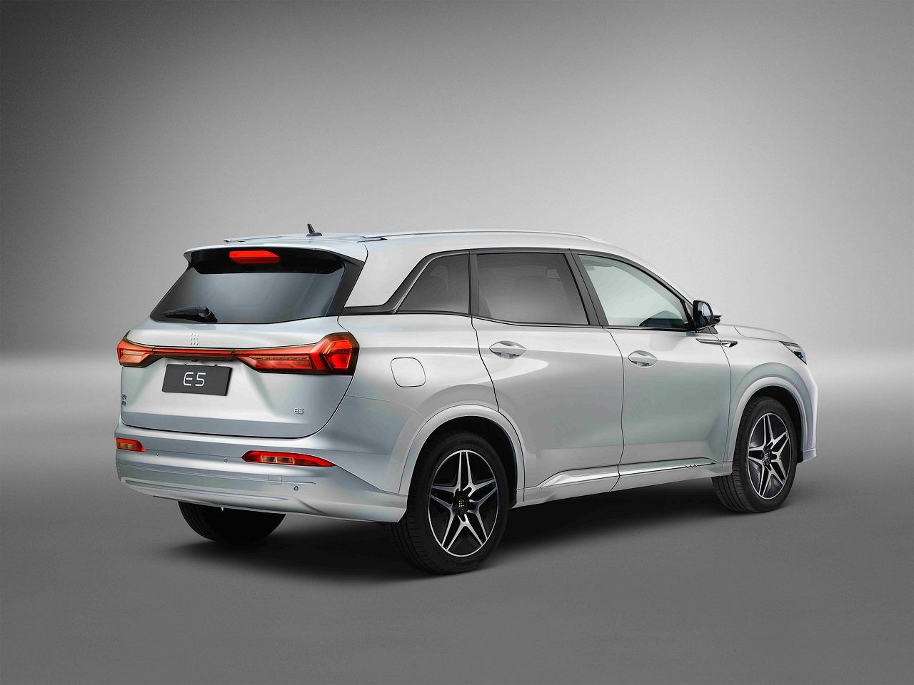 DFSK E5 SUV híbrido enchufable